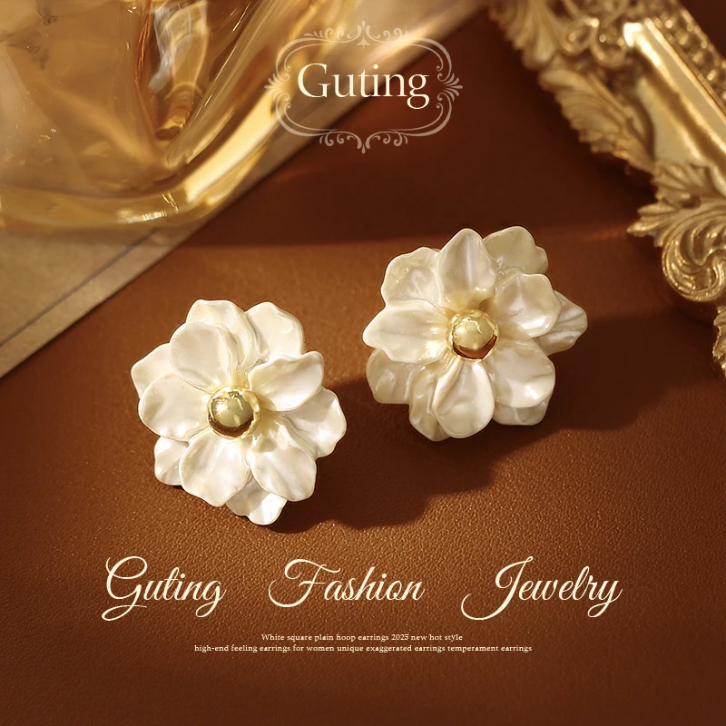 铜合金耳饰 20490气质轻奢山茶花耳钉女款法式复古耳环ins小饰品