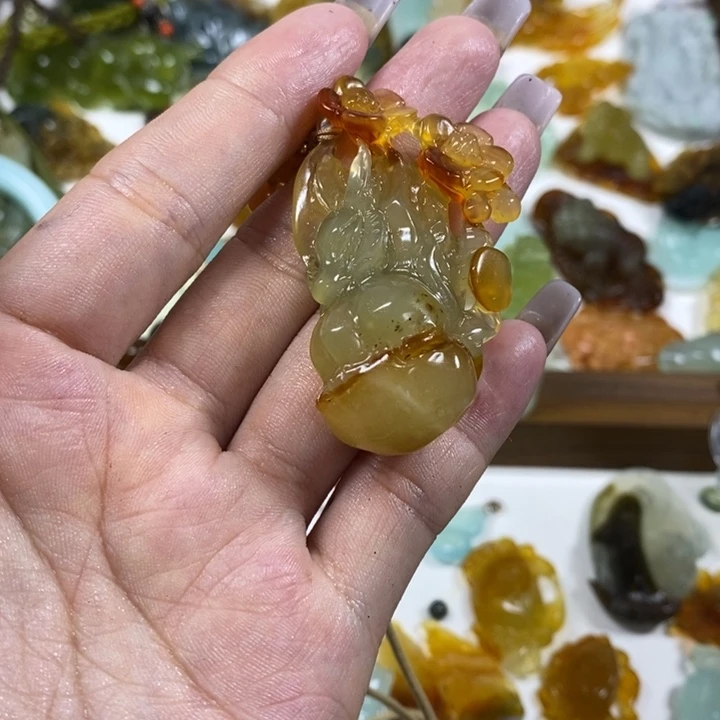 蛇纹石玉未镶嵌吊坠