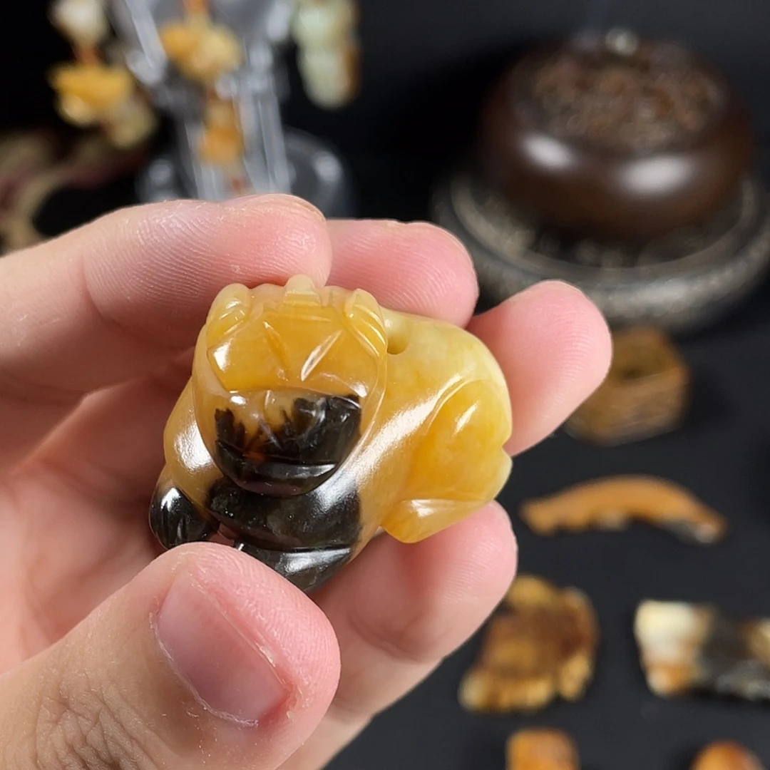 用***3颈饰未镶嵌和田玉