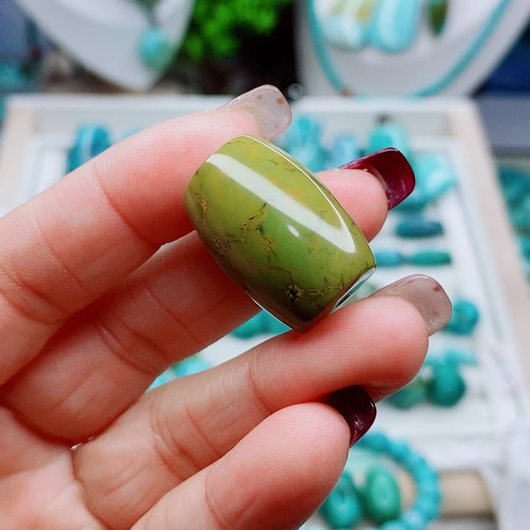 绿松石未镶嵌颈饰