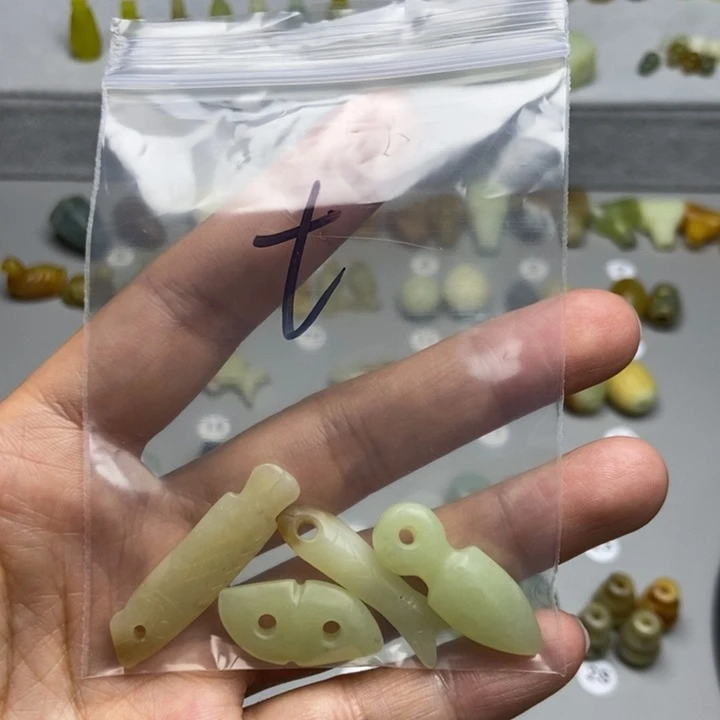蛇纹石玉未镶嵌颈饰t****g