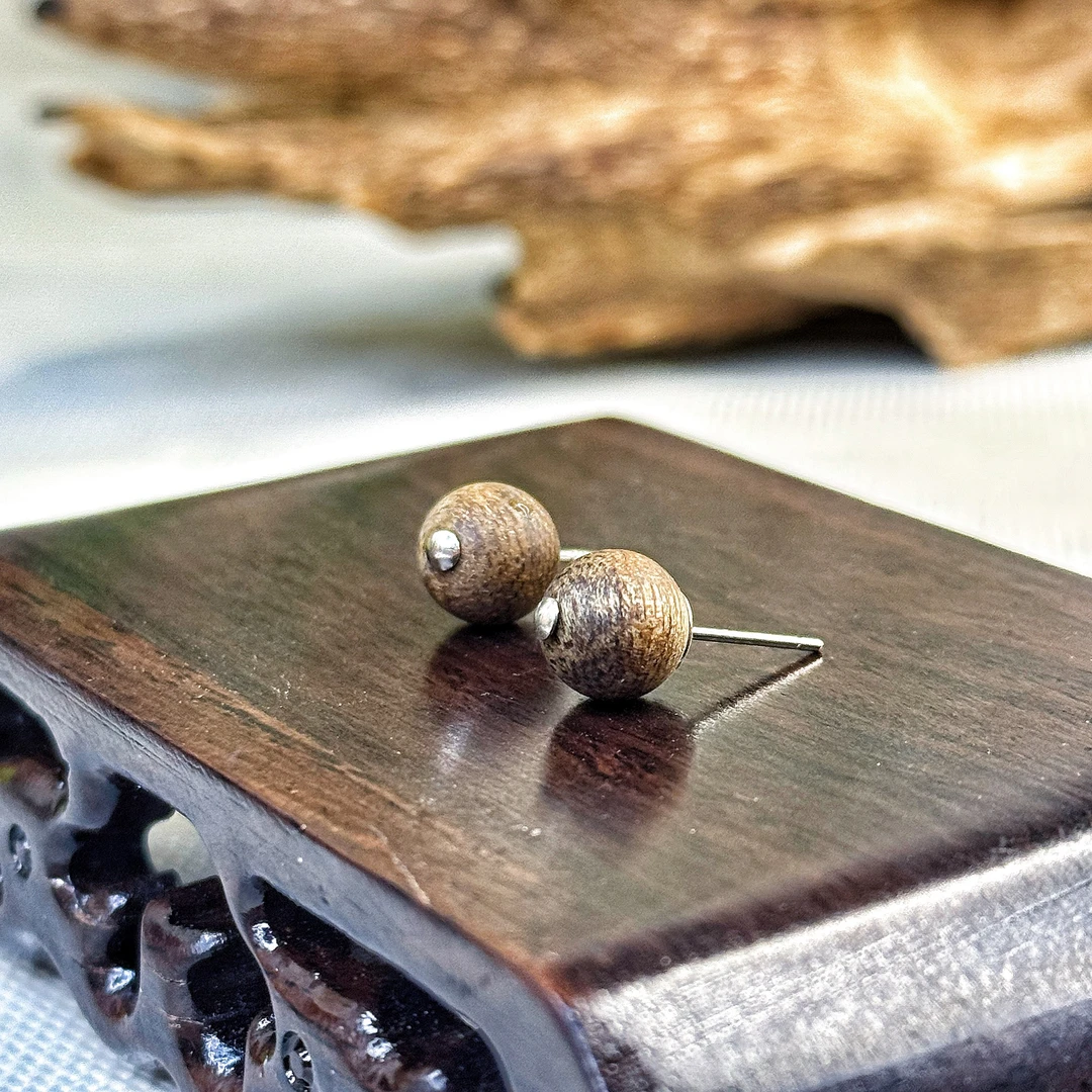 文莱沉香8mm耳钉