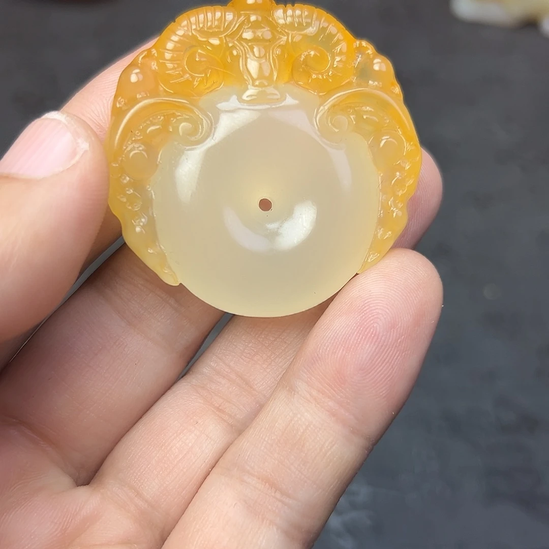 行***端玛瑙/玉髓未镶嵌时尚潮流手把件吊坠