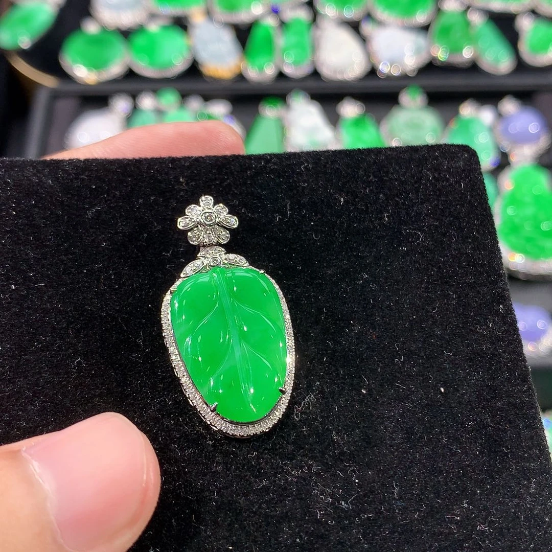 翡翠18K金镶嵌颈饰