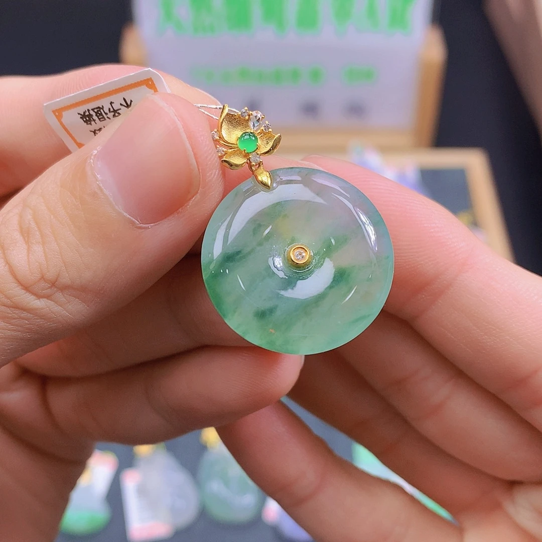 翡翠18K金镶嵌颈饰翡翠