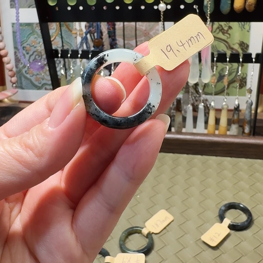 蛇纹石玉未镶嵌戒指