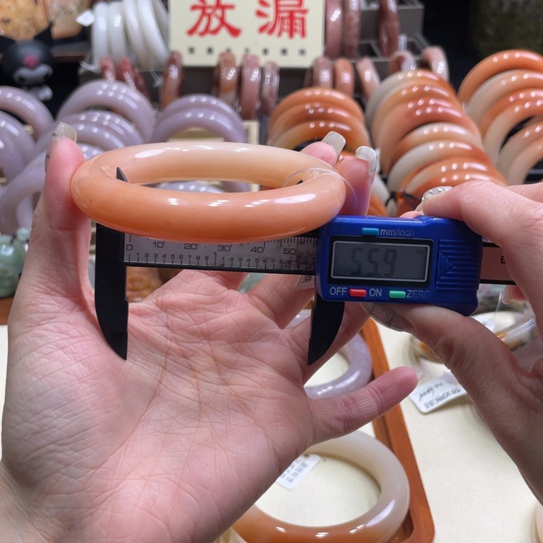 未镶嵌手镯石英质玉