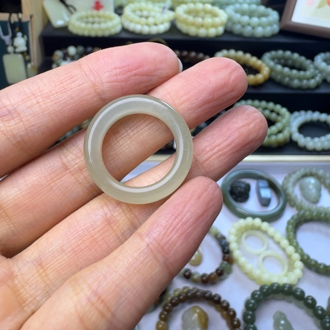 和田玉未镶嵌戒指