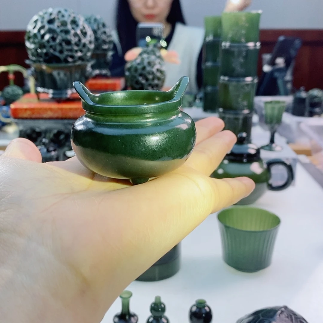 未镶嵌和田玉（青玉）摆件