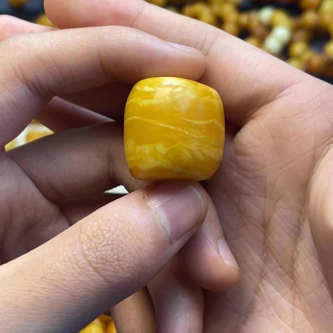 蜜蜡未镶嵌珠宝奇石