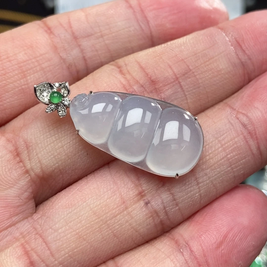 颈饰18K金镶嵌翡翠豆子