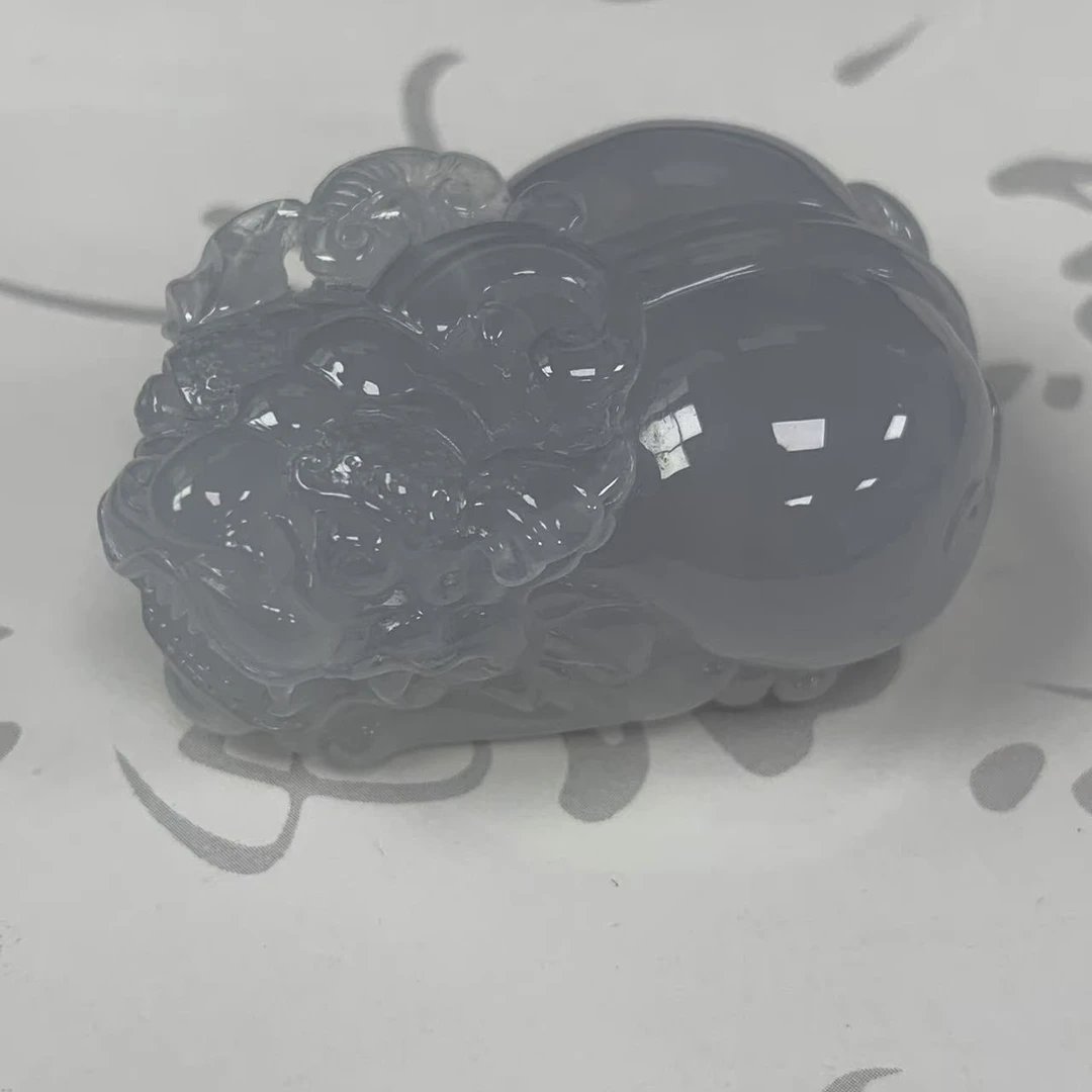 缅甸天然A货翡翠高冰种白月光雕工精细胖嘟嘟金钱招财貔貅吊坠