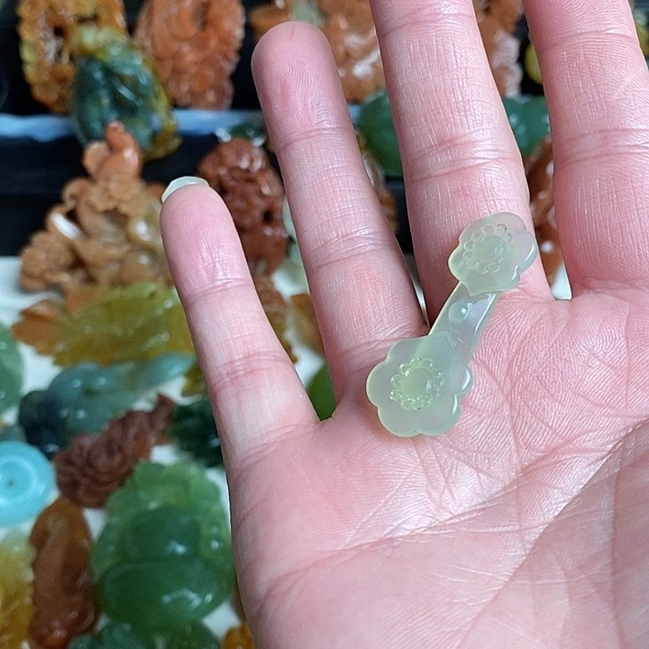 未镶嵌蛇纹石玉颈饰