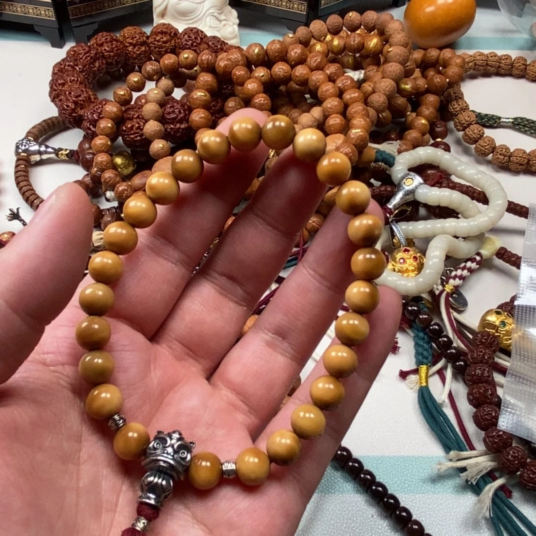 白玉菩提吊坠。。。。。。。。。。