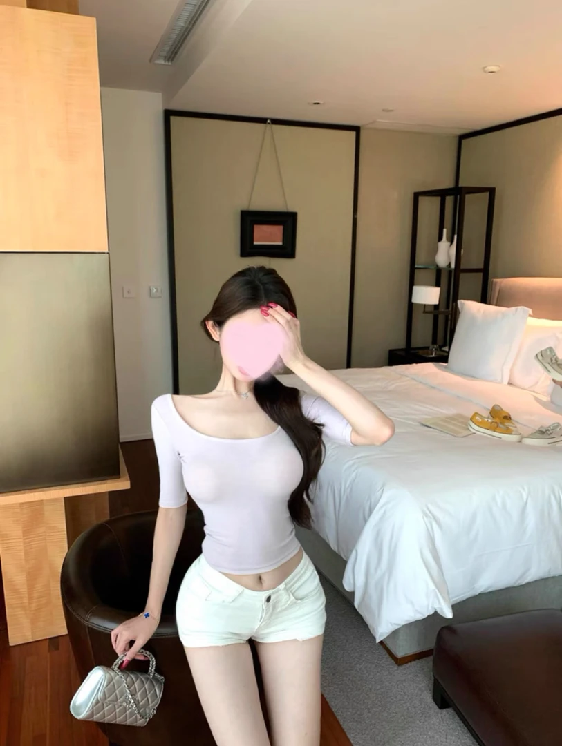 新款辣妹紫色U型领短袖纯欲风女紧身修身夏季短款小众时尚款上衣T