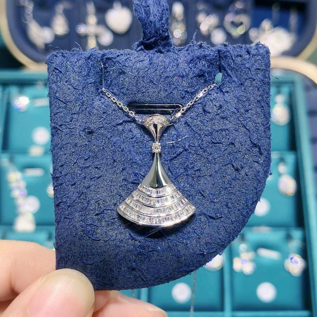 【闪购商品】颈饰18K金镶嵌钻石