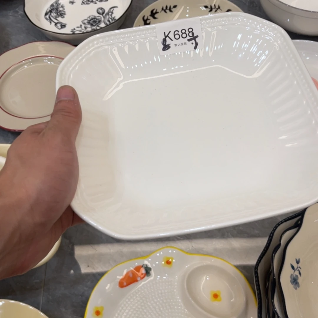 陶瓷微瑕餐具介意勿拍，满18飞！