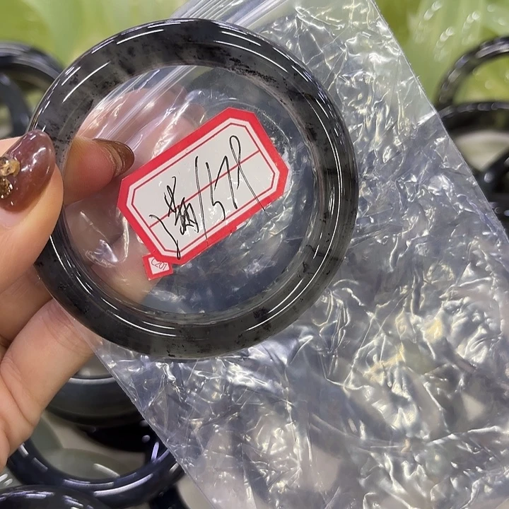 满***彩蛇纹石玉未镶嵌岫玉手镯