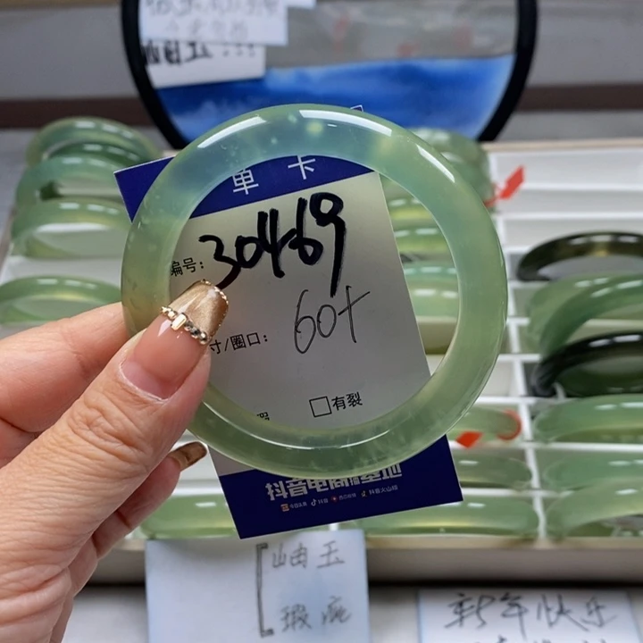 蛇纹石玉手镯未镶嵌爱****子