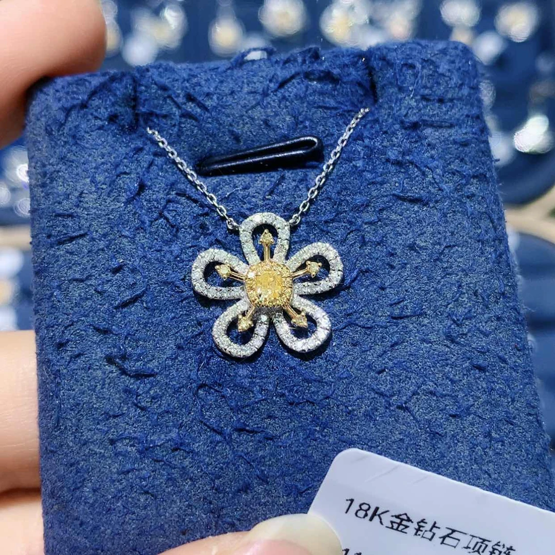 【闪购商品】钻石颈饰18K金镶嵌黄钻桃花项链