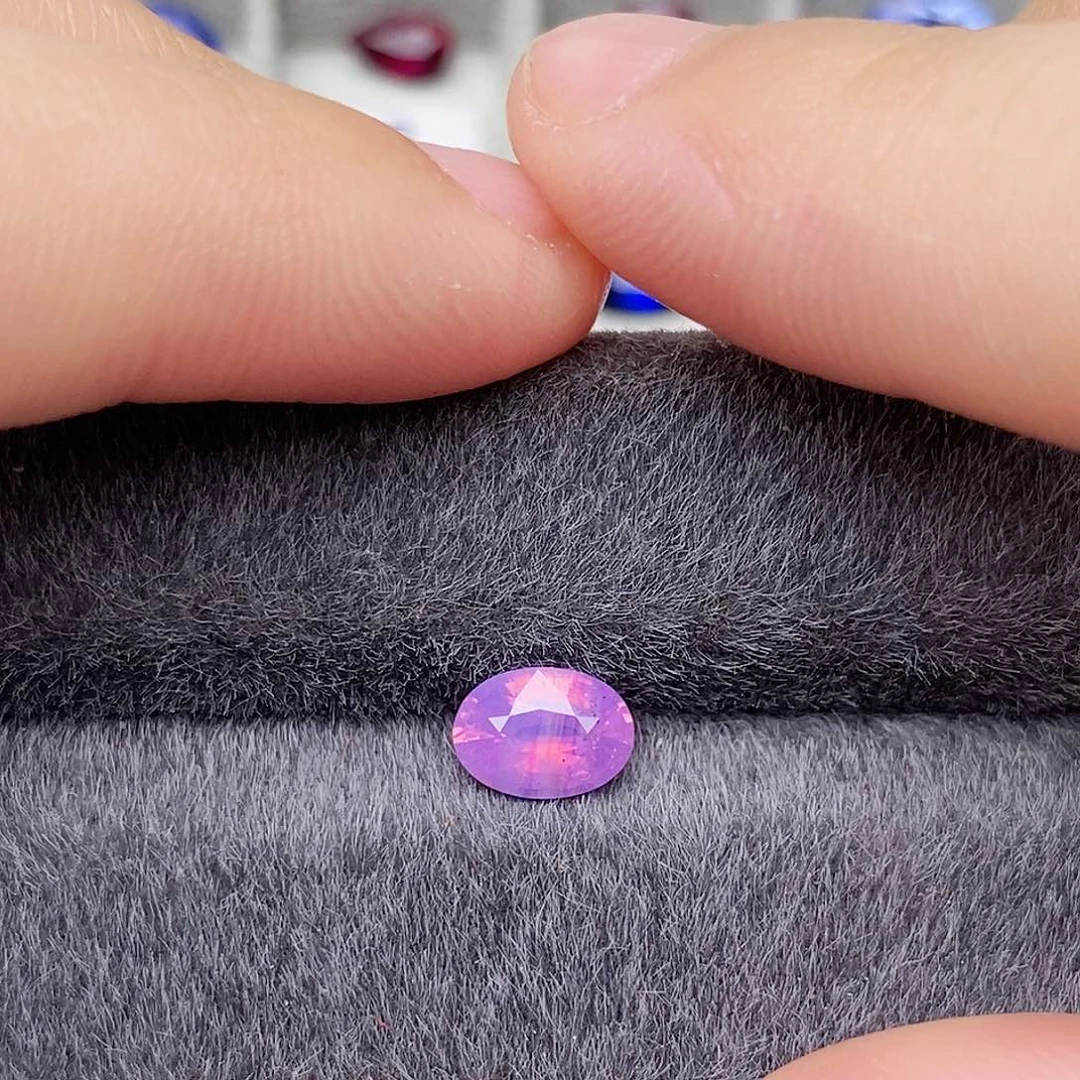 蓝宝石裸石未镶嵌无烧梦幻紫VB火彩1.25ct/0467