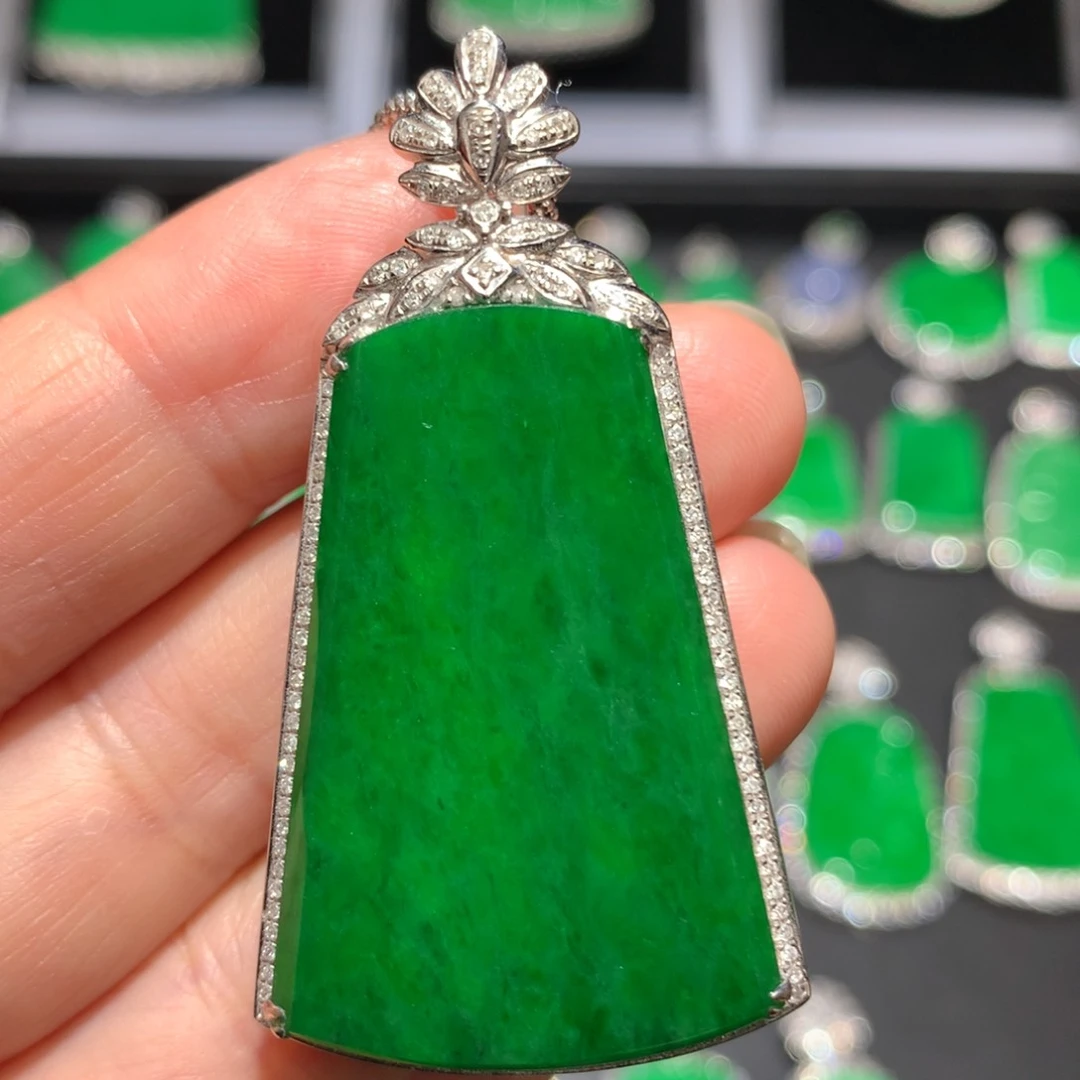 翡翠颈饰18K金镶嵌翡翠