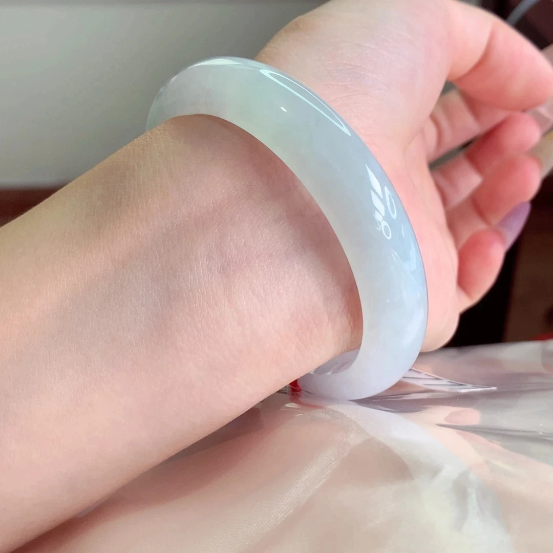 天然缅甸翡翠A货   777    54圈