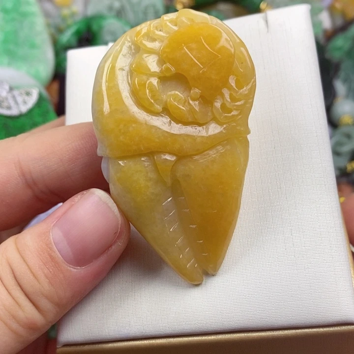 翡翠未镶嵌吊坠(赠链)