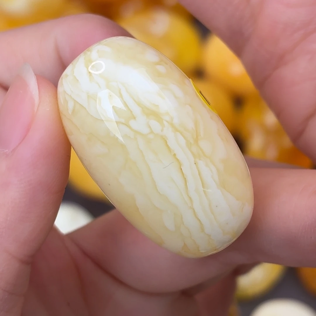 裸石琥珀未镶嵌微瑕白蜡虎皮纹枣珠