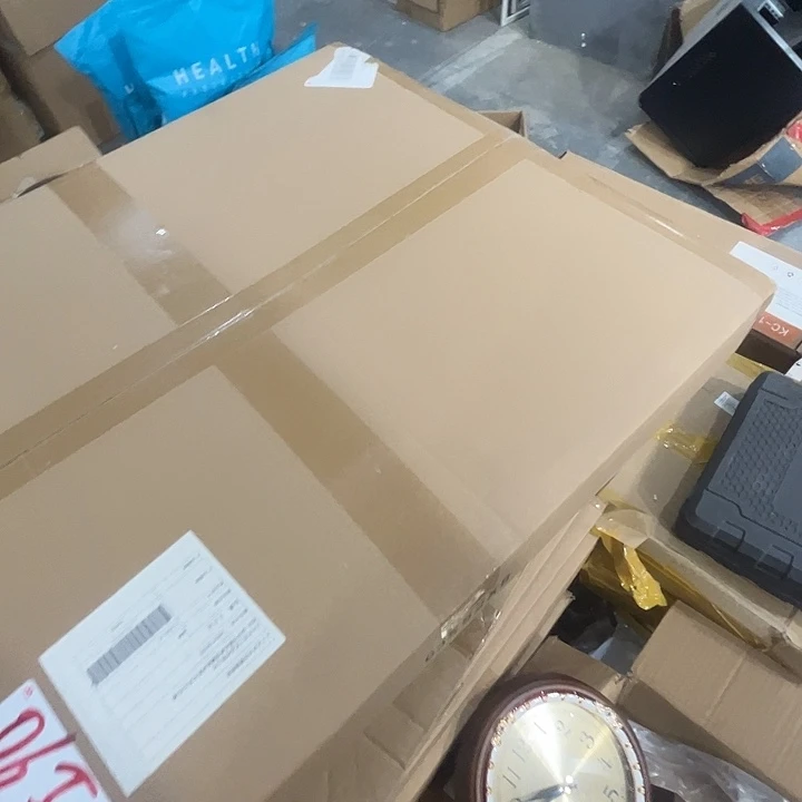 轻奢装饰钟表。