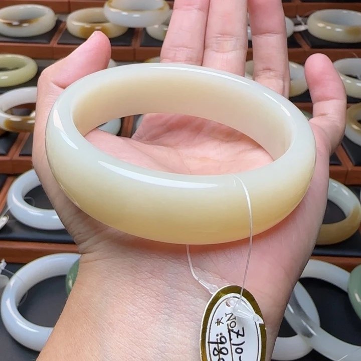 和田玉未镶嵌手镯暖白方口60.4