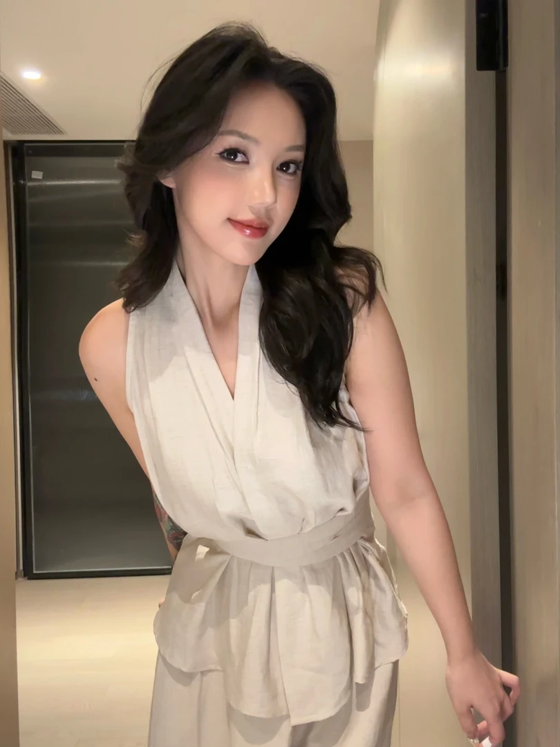 2025春款法式高级感收腰显瘦无袖背心V领上衣+裤子两件套套装