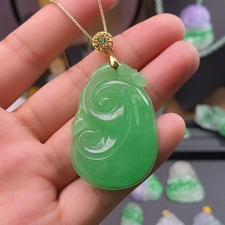 翡翠未镶嵌吊坠(赠链)