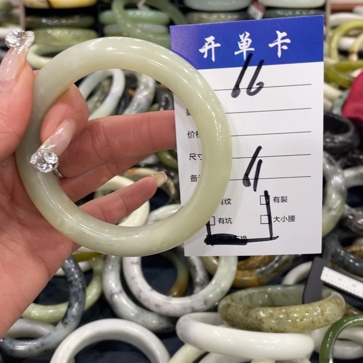 蛇纹石玉未镶嵌手镯