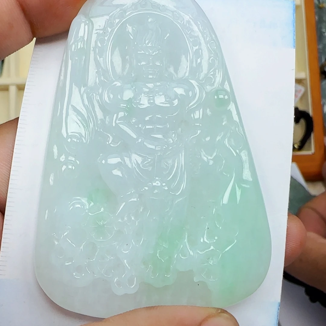 翡翠未镶嵌颈饰，