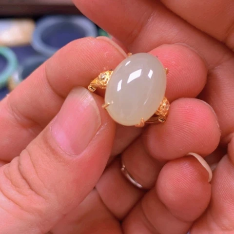 【闪购商品】翡翠颈饰未镶嵌柔**性翡翠