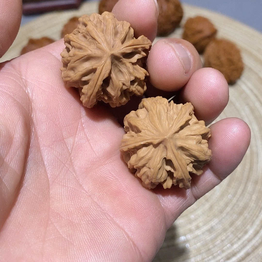 桃木文玩麻核桃三棱练手