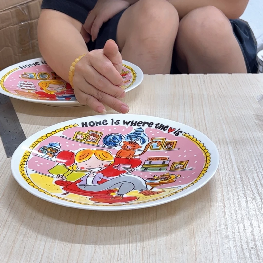 老姊妹家瓷器好漂亮沙发女孩