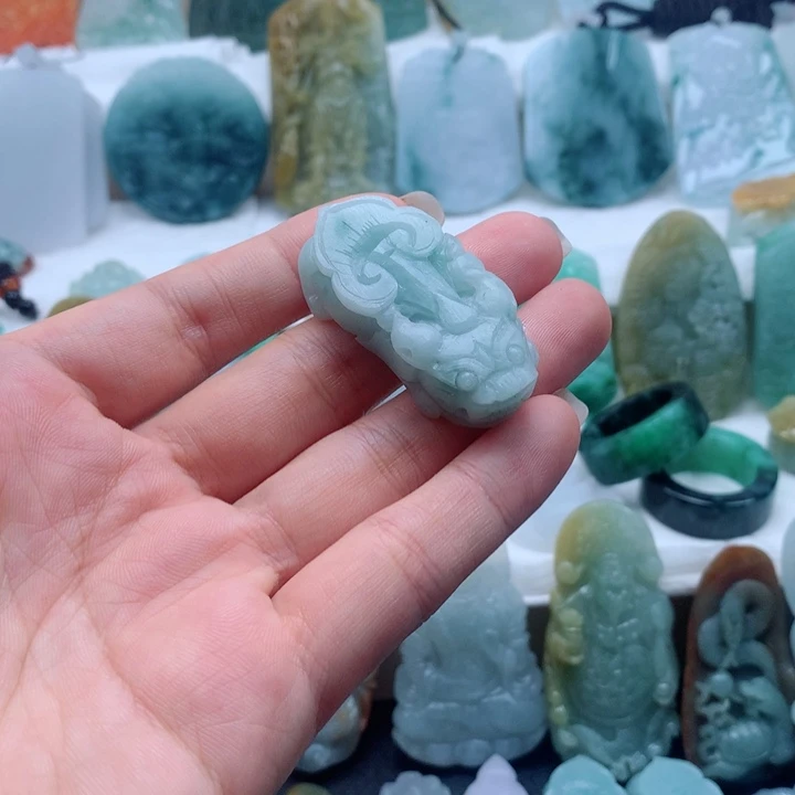 定制翡翠未镶嵌貔貅