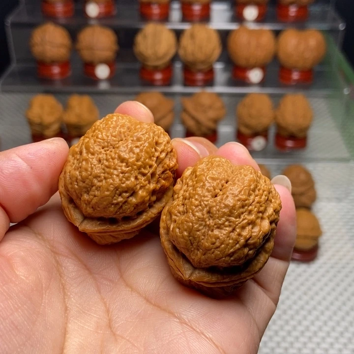 文玩核桃把件古树蚂蚁开背30