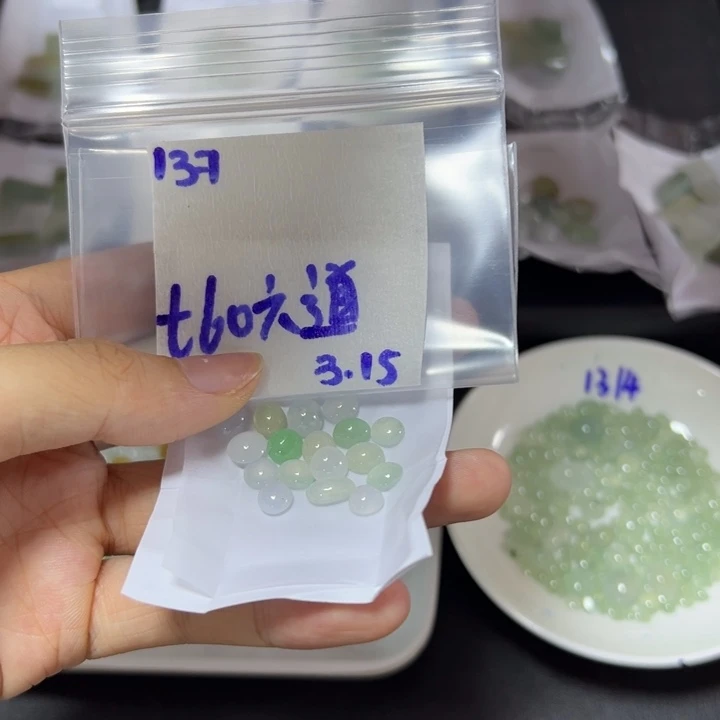 【闪购商品】定制翡翠未镶嵌六***中不退换