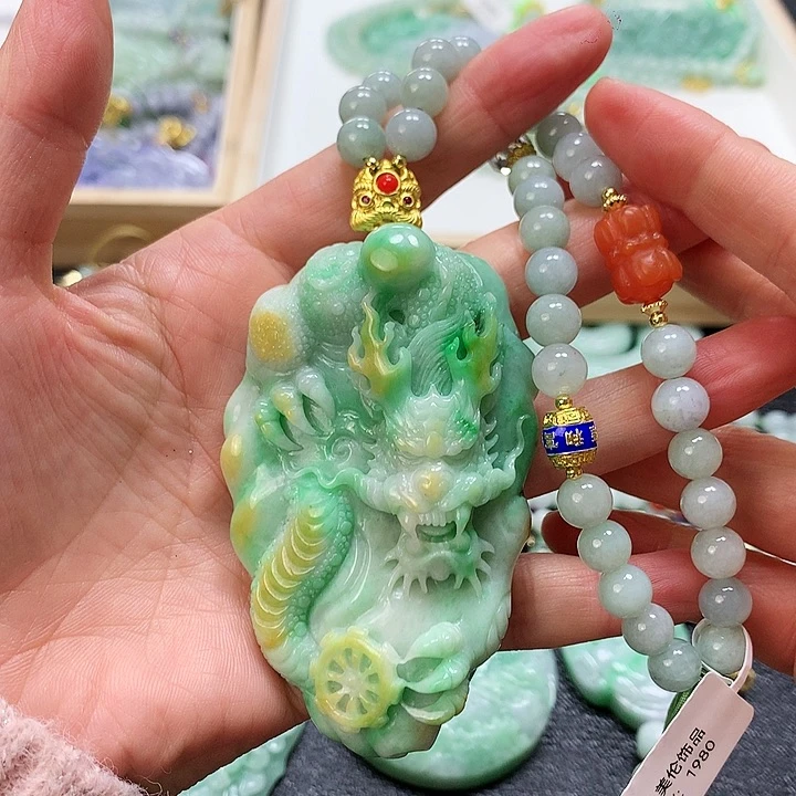 翡翠颈饰未镶嵌吊坠