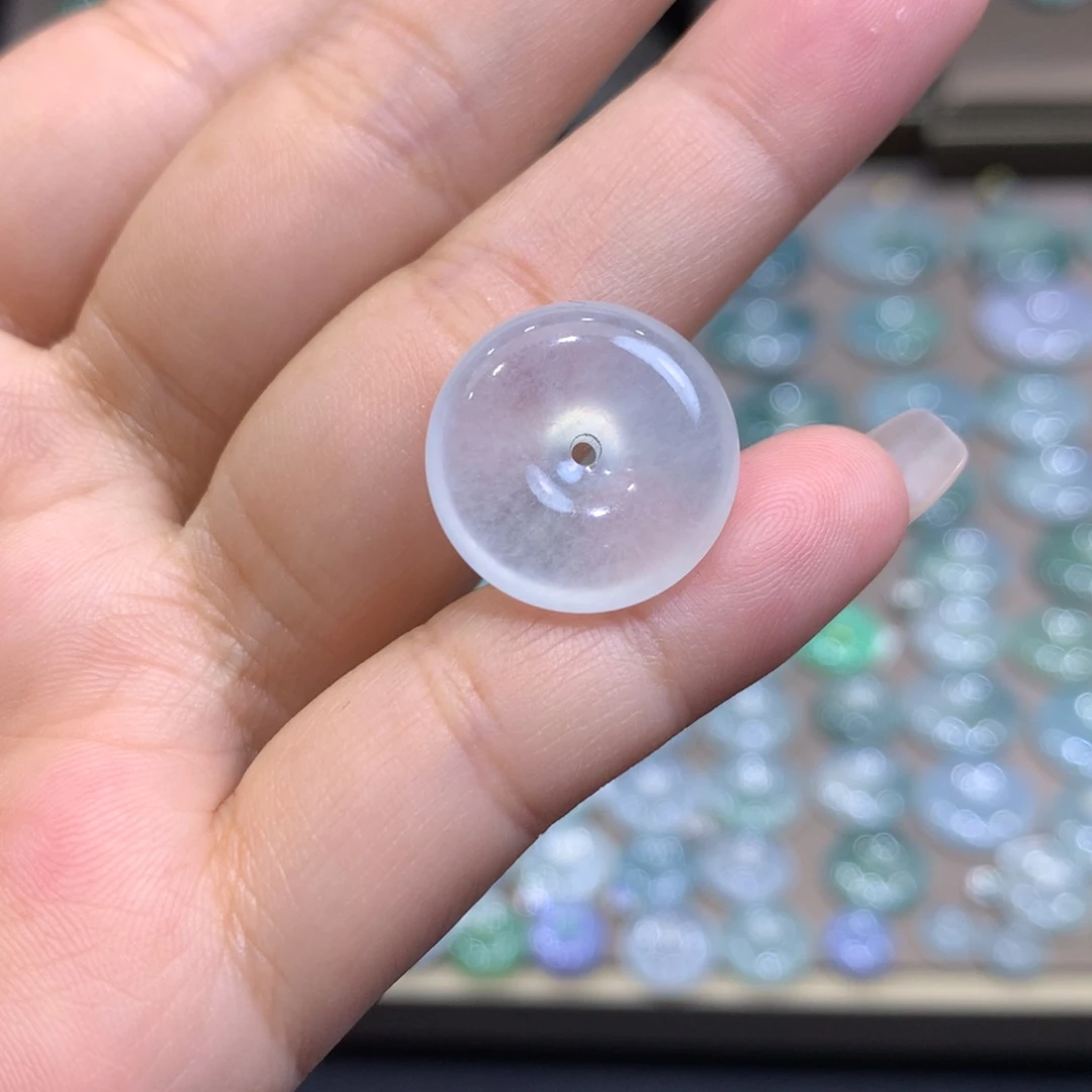 翡翠未镶嵌颈饰平安扣