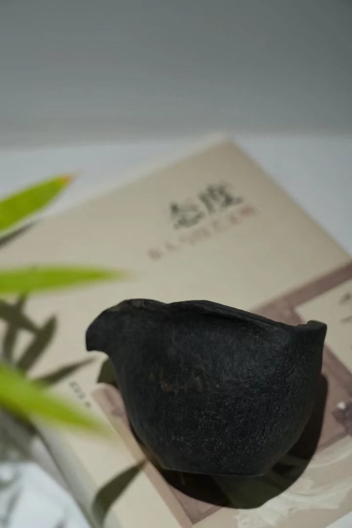 程力钦手工雕刻冰碛岩公道杯茶器石雕