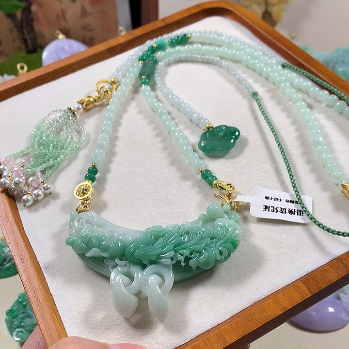 翡翠未镶嵌颈饰翡翠吊坠