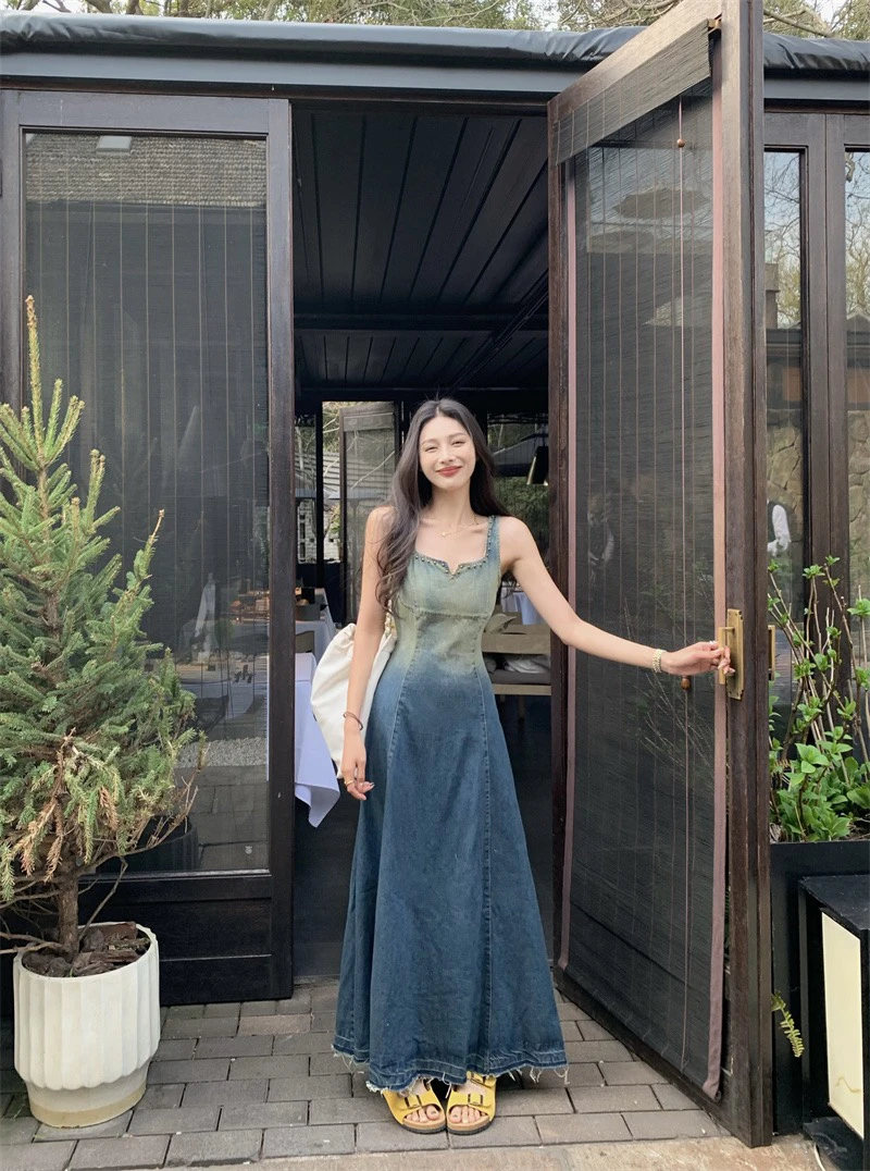 渐变色牛仔吊带背心连衣裙复古流苏气质柳钉A字长裙