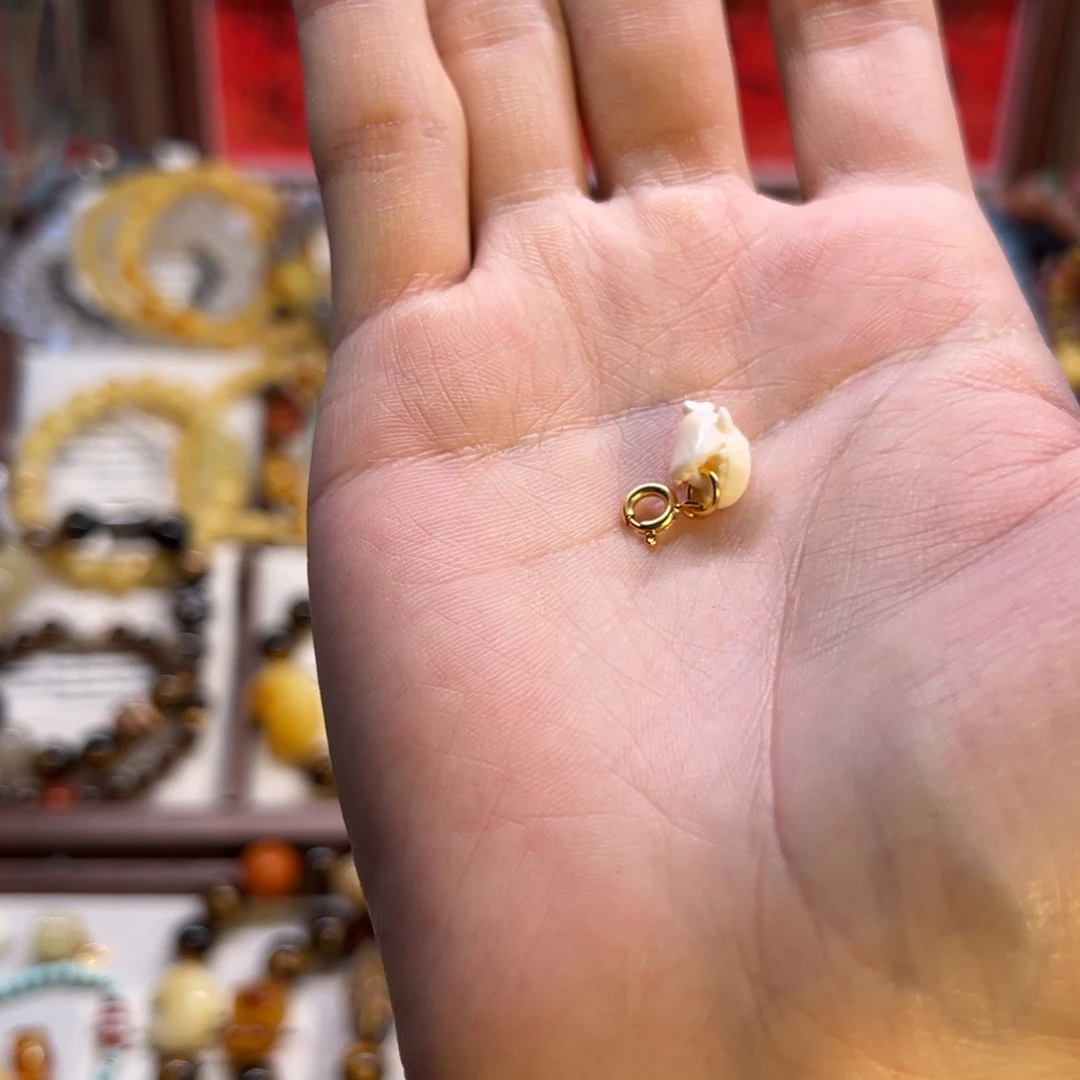石膏制品奶凶嗷呜小鲨鱼