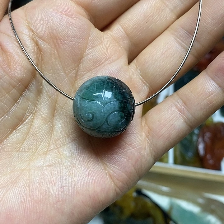 翡翠未镶嵌吊坠(赠链)