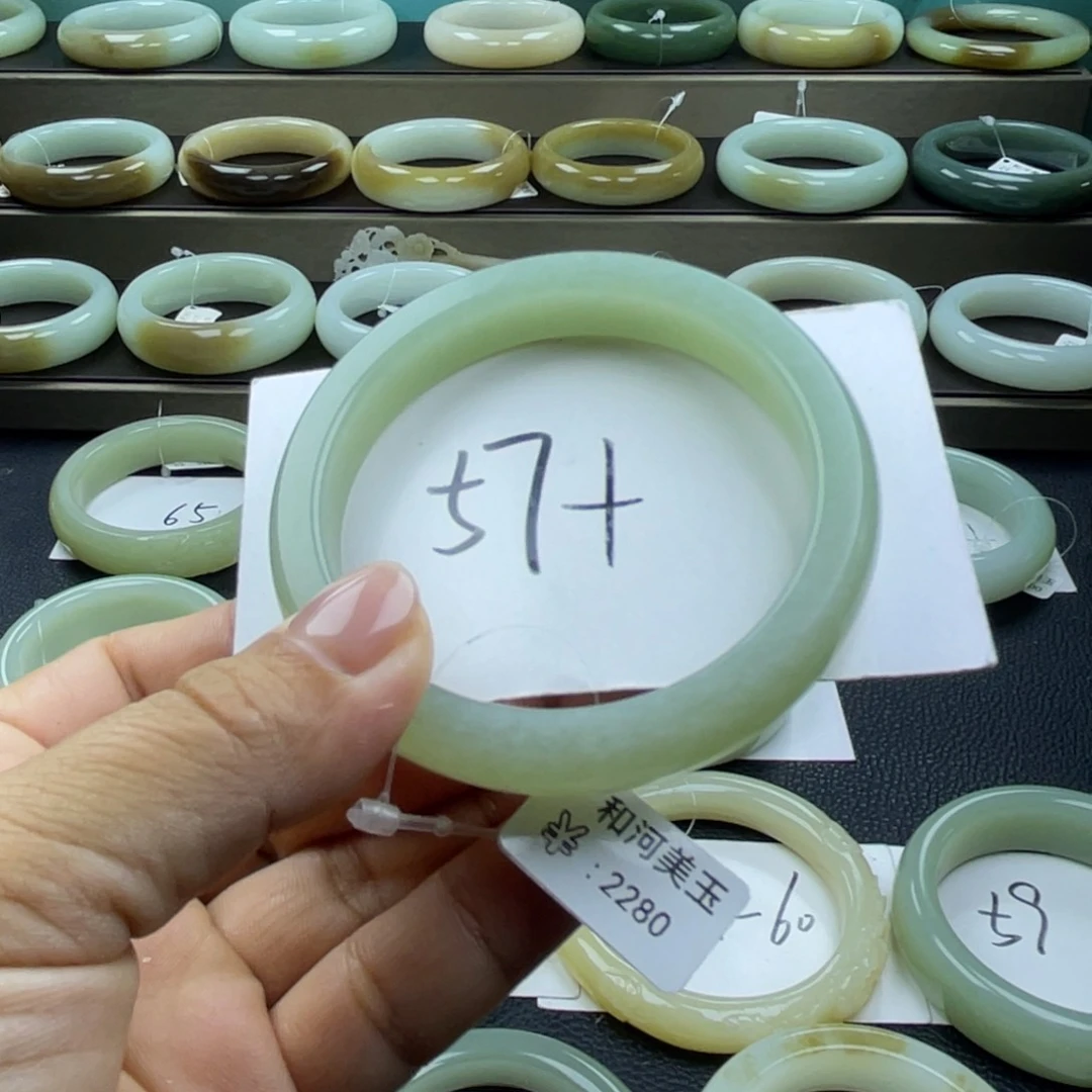 和田玉手镯未镶嵌