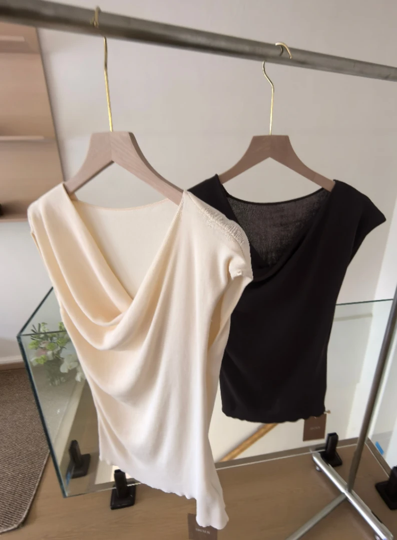 荡领无袖毛织上衣